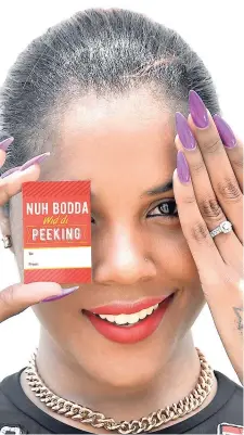  ?? PHOTOS BY RENÉE MCDONALD ?? ‘Nuh Bodda Wid Di Peeking’ gift tag.