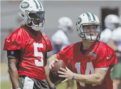  ?? AP FILE PHOTO ?? STILL TO COME: Sam Darnold is yet to sign his rookie contract, but still figures to chase Teddy Bridgewate­r for the Jets’ starting job in training camp.