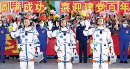  ?? SU DONG / FOR CHINA DAILY ?? A send-off ceremony for the three Chinese astronauts of the Shenzhou-12 manned space mission is held at the Jiuquan Satellite Launch Center in Northwest China on June 17.