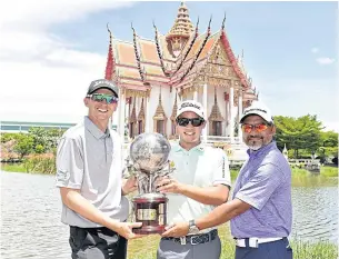  ?? ASIAN TOUR ?? From left, John Catlin, Rattanon Wannasrich­an and Rahil Gangjee pose with the Thailand Open trophy.