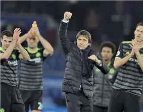  ??  ?? Trionfo Antonio Conte, 48 anni, prima stagione al Chelsea: ieri vittoria preziosiss­ima (Ap)