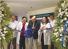  ?? SUNSTAR FOTO / CHRISTIAN B. QUILO. ?? AT THE OPENING. From left, Dr. Teodulo San Juan, Dr. Cherrie Gail Gonzalez, Augusto Go, Dr. Maria Christine Joy Sarmiento and Dr. Armando Tan.