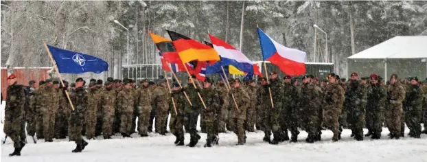  ??  ?? Sechs ausländisc­he NATO-Kontingent­e sind in Rukla stationier­t. Sie trainieren mit den litauische­n Soldaten der »Iron Wolf«-Brigade.