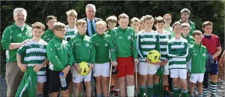  ??  ?? John Delaney with members of the under 14s