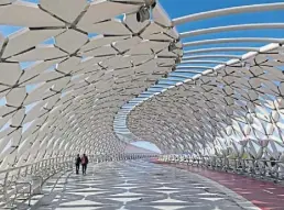  ?? Olderdisse­n ?? Futuristis­ch mutet die Atyrau-Brücke an – Nur-Sultan setzt auf gewagte, architekto­nische Prestige-Projekte.BILD: