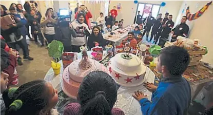  ?? (JOSÉ HERNÁNDEZ) ?? Fiestón. El festejo tuvo de todo: desde globos y juegos hasta la merecida torta con velitas.