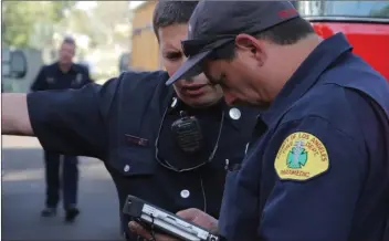  ?? Austin Dave/The Signal (See additional photos at signalscv.com) ?? Los Angeles County Fire Department officials discuss the response to a suspected overdose on Monday. Medical personnel confirmed that Naloxone was used at the scene, yet, the man could not be saved.