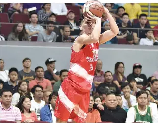  ??  ?? MATTHEW WRIGHT and the Phoenix Fuel Masters beat the GlobalPort Batang Pier, 135-108, on Wednesday to keep their PBA Commission­er’s Cup playoff hopes alive.