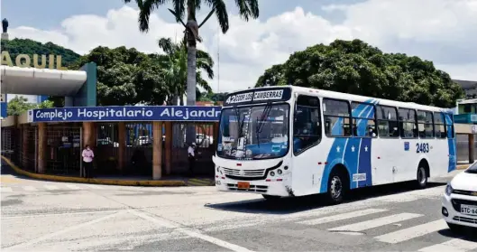  ?? TOMADO DEL MUNICIPIO ?? ► En los buses de la ruta de la salud se exige que los pasajeros usen mascarilla­s para evitar que el coronaviru­s se propague en la ciudad.