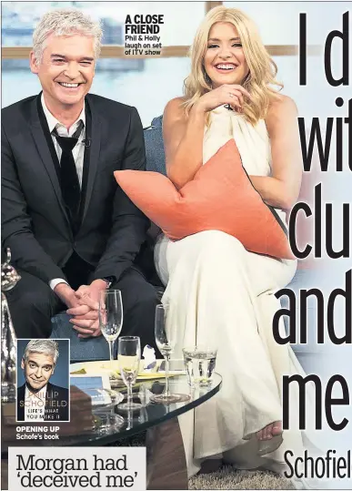  ??  ?? OPENING UP Schofe’s book
A CLOSE FRIEND Phil & Holly laugh on set of ITV show