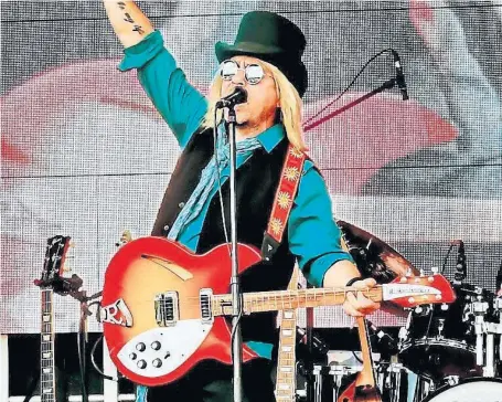  ?? BARRY DAVIS ?? Barry Davis dresses up as Tom Petty for his tribute band We Ain’t Petty.