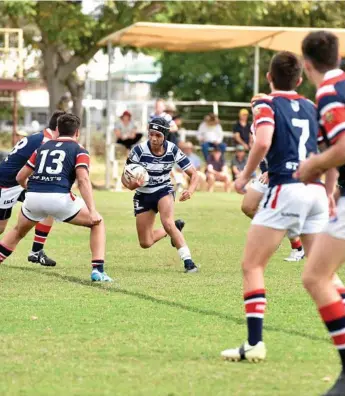  ?? Photo: EVA SHAW ?? GALLANT EFFORT: Samuel Elara on the move for St Mary’s during the Confratern­ity Shield. The side went down to Keebra Park SHS in the NRL Schoolboys Cup.