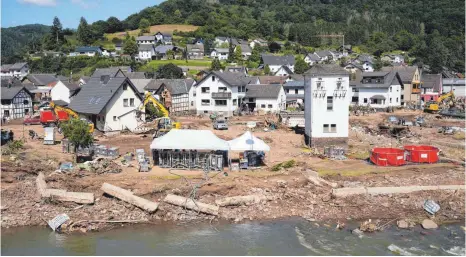  ?? FOTO: THOMAS FREY/DPA ?? Das Hochwasser hat den Ort Schuld im Ahrtal völlig verwüstet.