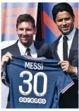  ??  ?? PRIME VOLTE/1
Da sinistra: il primo trofeo NFT nella storia del calcio mondiale firmato dall’artista Pokras Lampas. Lionel Messi con il presidente del Paris Saint-Germain Nasser Al-Khelaifi. Il Ceo di Spotify Daniel Ek.