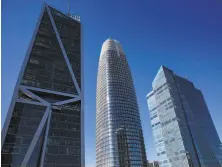  ?? Santiago Mejia / The Chronicle ?? 181 Fremont St. (left), Salesforce Tower and Millennium Tower have altered the skyline around the Transbay Transit Center.