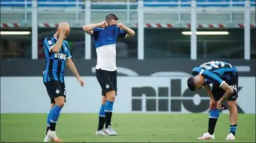  ?? FOTO: ALESSANDRO GAROFALO/ RITZAU SCANPIX ?? Trods en mand mere på banen endte Inter med et overrasken­de nederlag til Bologna.