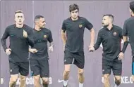  ?? FOTOS: PERE PUNTÍ ?? El Barça realizó ayer por la tarde la última sesión antes del encuentro de esta noche ante el Girona