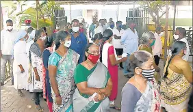  ?? ANI ?? Voters stand in the queue to cast their votes in Puducherry on April 6.