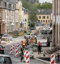  ?? Foto: Gerry Huberty ?? Die Straßenbau­arbeiten in der Rue Grande-Duchesse Charlotte in Mersch sollen im Herbst abgeschlos­sen werden.