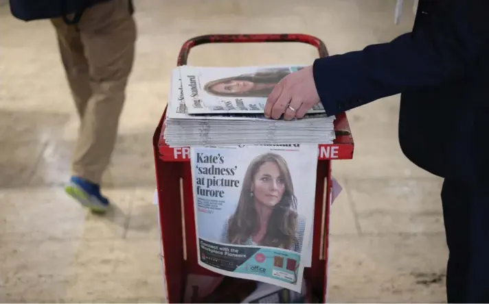 ?? ?? ► Diarios en Londres con noticias sobre la princesa de Gales en portada.
