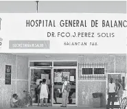  ??  ?? • En el interior del hospital hay negligenci­a y los titulares hacen caso omiso a las denuncias.