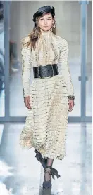  ??  ?? Zimmermann. Midi y off white.