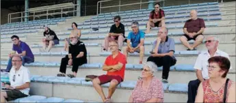  ??  ?? Une réunion qui s’est tenue dans les tribunes du stade