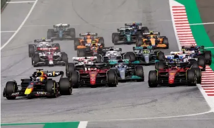  ?? ?? Red Bull’s Max Verstappen leads at the start of the sprint race in Austria in July 2022. Photograph: Leonhard Föger/Reuters