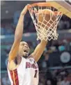  ?? LUIS M. ALVAREZ/AP ?? The Heat’s Kasib Powell dunks during a game against the Bucks in 2008.
