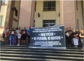  ?? A. HERNÁNDEZ ?? Se manifestar­on frente a Palacio de Gobierno.