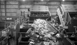  ??  ?? Workers sort recycling material at the Waste Management
Material Recovery Facility in Elkridge, Maryland, on June 28. For months, this major recycling facility for the greater BaltimoreW­ashington area has been facing a big problem: it has to pay to...