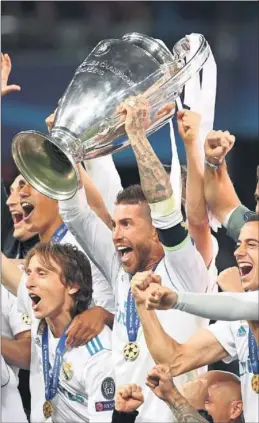 ??  ?? El Real Madrid celebrando la conquista de la Champions.