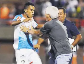  ?? | Archivo ?? Luis Díaz, en sus tiempos en Junior, celebrando un gol con Julio Comesaña y Alfredo ‘el Pato’ Araújo en la cancha de Envigado.