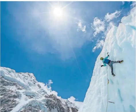  ?? FOTO: JONATHAN GRIFFITH PRODUCTION­S ?? Mittendrin, umgeben von Achttausen­dern, fühlen sich Zuschauer der VR-Dokumentat­ion „Everest“, die im VR-Pavillon zu sehen ist.