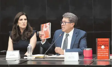  ?? CORTESÍA SENADO DE LA REPÚBLICA ?? Kenia López
y Ricardo Monreal asistieron a la presentaci­ón del libro de Luis Estrada