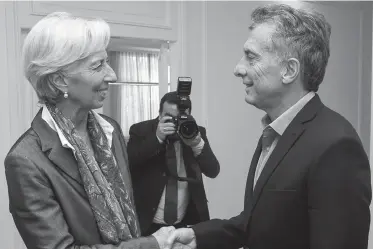  ??  ?? MACRI. Con al directora general del FMI.