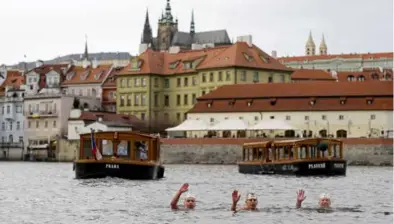  ?? ?? Česko je jedinou krajinou Európskej únie, ktorej dlh v treťom štvrťroku 2022 rástol. Na rozdiel od nás si to však stále môžu dovoliť, tvrdí analytik. FOTO: REUTERS