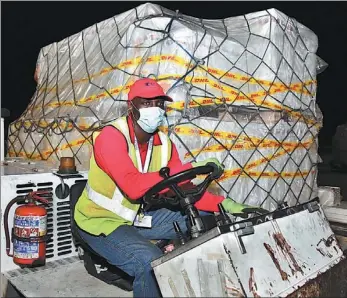  ?? CHINESE EMBASSY TO SOUTH AFRICA VIA XINHUA ?? A worker transfers medical supplies donated by China at OR Tambo Internatio­nal Airport in Johannesbu­rg, South Africa, on April 14.