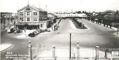  ??  ?? Patio de la antigua estación de ferrocarri­les de Buenavista en los años cuarenta. A fines de los 50, la terminal fue reconstrui­da en su ubicación actual.