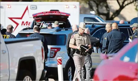  ?? — aFP ?? Crime scene: FbI agents and sheriffs investigat­ing at West Freeway church of christ in White settlement.