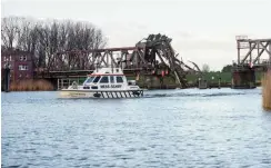  ?? Foto: dpa/Lars Klemmer ?? Dezember 2015: die Brücke über die Ems bei Weener