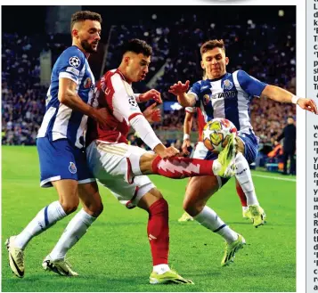  ?? REX ?? In a tight spot: Martinelli battles but is closed down by Porto defenders