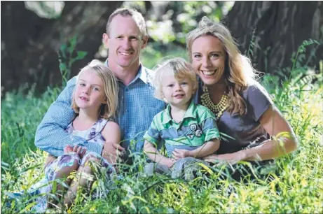  ?? Picture: ROSS SWANBOROUG­H ?? VC hero Mark Donaldson with his wife, Emma, and two children, Kaylee and Hamish