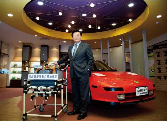  ?? 池孟諭攝 ?? 車王電子董事長蔡裕慶­以電池儲能系統、電動巴士、汽車引擎電子點火系統，打造未來三大成長動能。