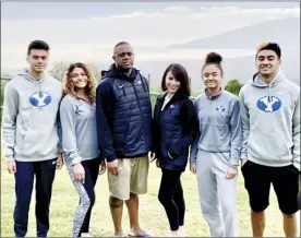  ?? KEALII MOSSMAN photo ?? The Damuni family — Dayson (from left), Selai, Jack, Shalei, Silina and Raider — pose for a photo at Rice Park in Kula during a family vacation in 2019. The family moved from Maui to Utah after Jack Damuni was hired to the football staff at BYU in 2016.