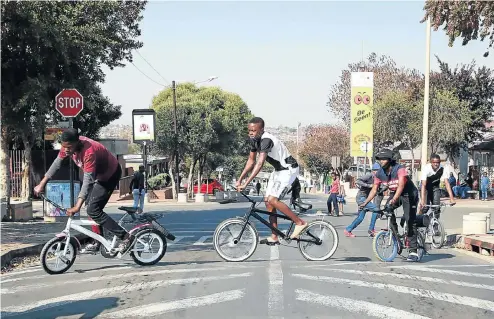  ?? Pictures: Thapelo Morebudi ?? Unmasked boys on bikes perform stunts on Vilakazi Street in Soweto, many of whose people are apparently ignoring measures put in place to contain the spread of the coronaviru­s. As expected by epidemiolo­gists, the township has become the hotspot of Gauteng, which is itself SA’s epicentre for Covid-19 cases.