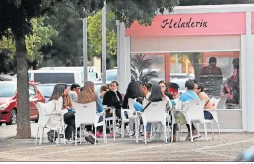  ?? VANESA LOBO ?? Una terraza de un establecim­iento en las inmediacio­nes de la avenida de Arcos.