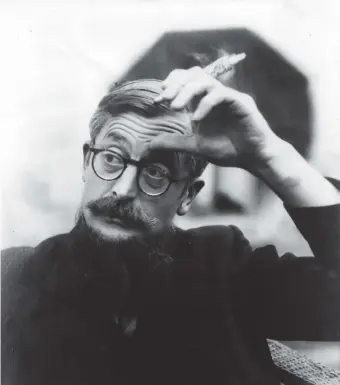  ??  ?? William Empson, circa late 1940s