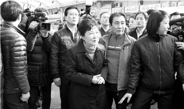  ??  ?? Park visits the scene of a fire (not pictured) at a traditiona­l market in Daegu, South Korea. — Reuters photo