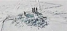  ?? AFP ?? Zwei Personen waren unter einer schneedeck­e begraben.